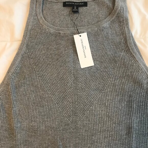 Over 60% off! Banana Republic Gray Tank Top in Size Medium NWT - Picture 3 of 7